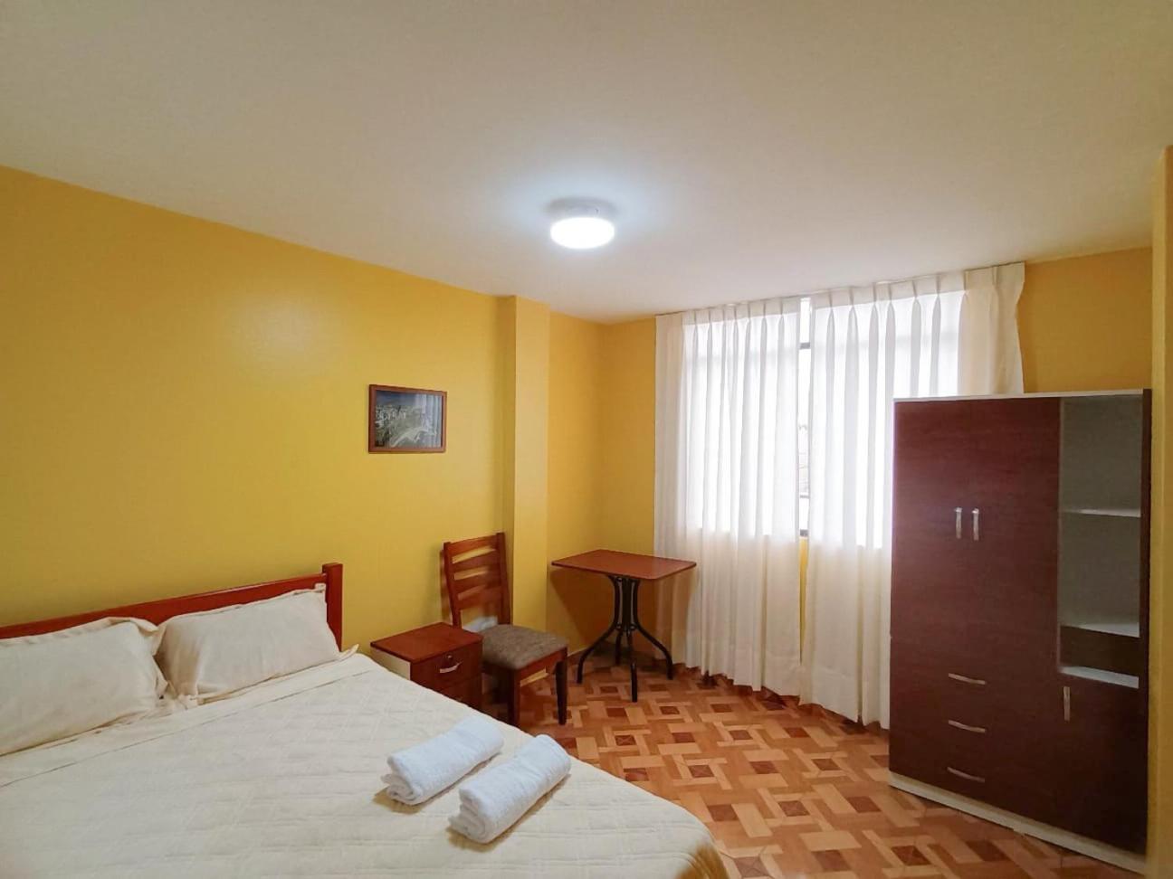 Right Across From The Airport - Free Shuttle - A Y J Familia Apartamento Lima Exterior foto