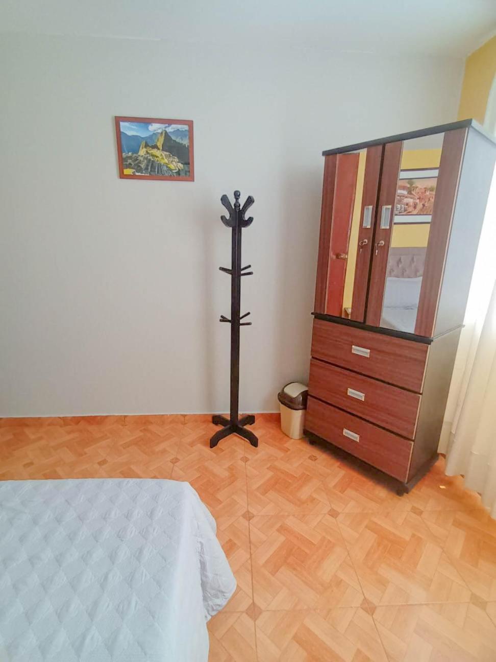 Right Across From The Airport - Free Shuttle - A Y J Familia Apartamento Lima Exterior foto