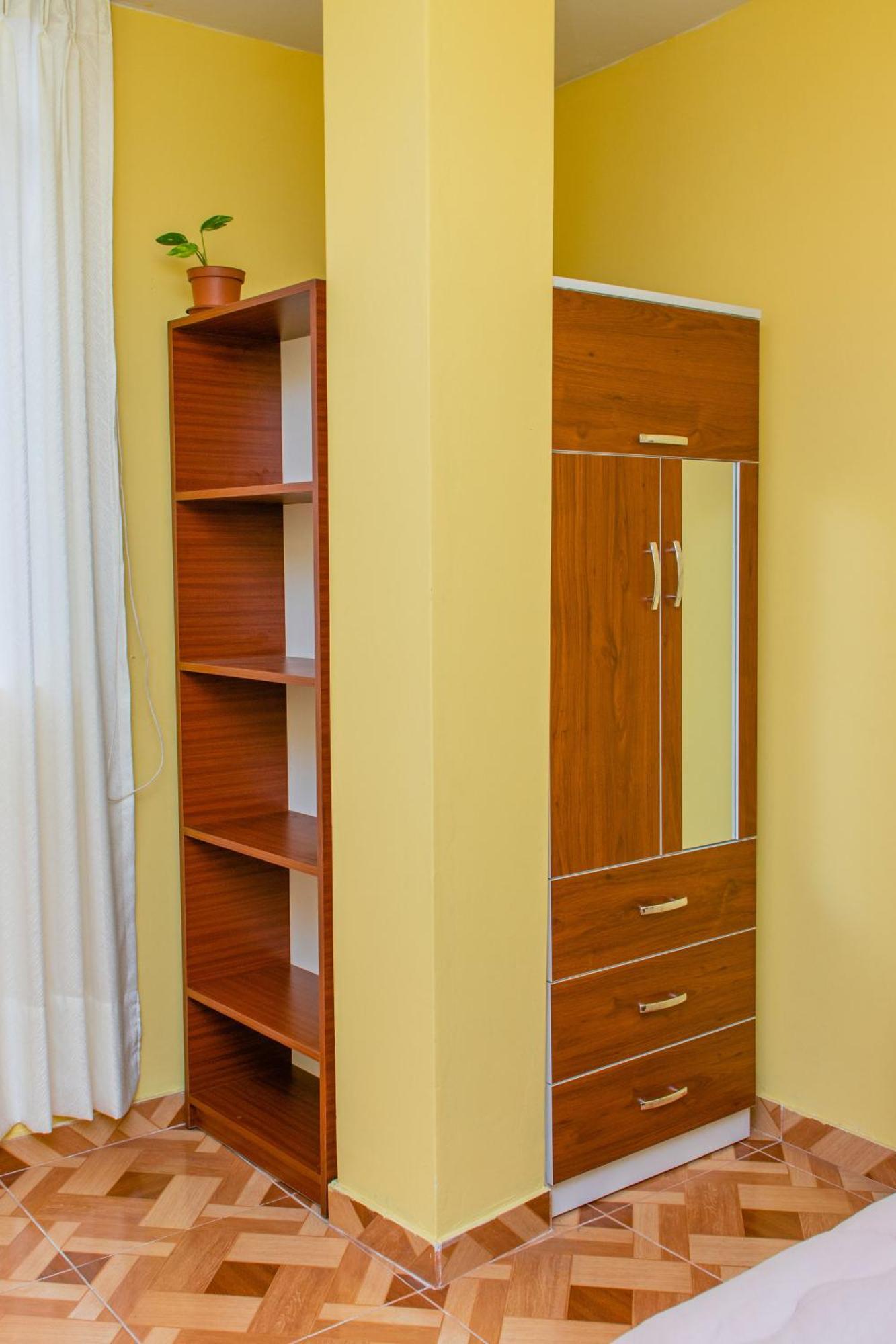 Right Across From The Airport - Free Shuttle - A Y J Familia Apartamento Lima Exterior foto