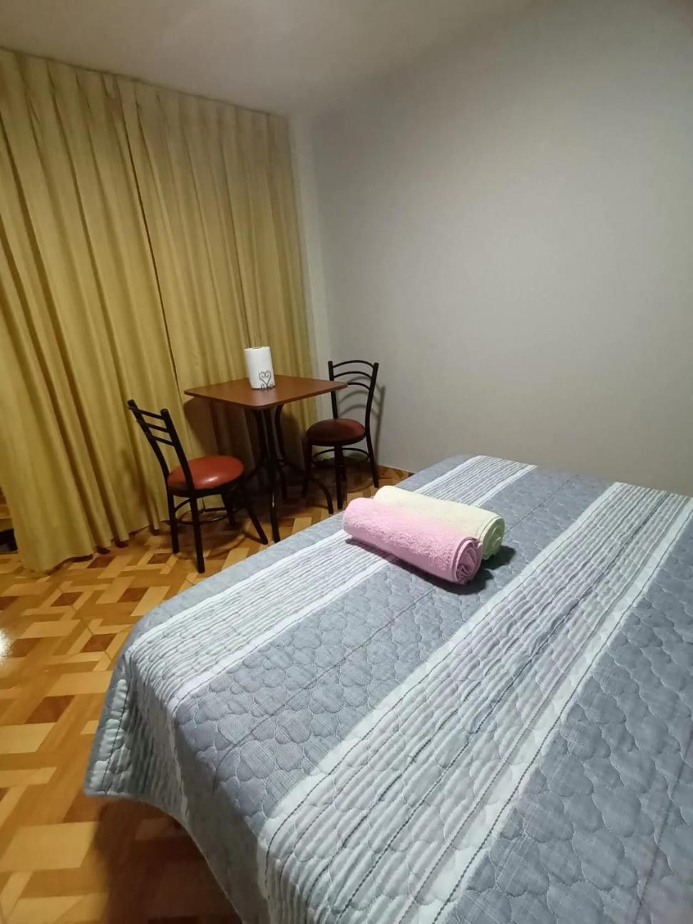 Right Across From The Airport - Free Shuttle - A Y J Familia Apartamento Lima Exterior foto