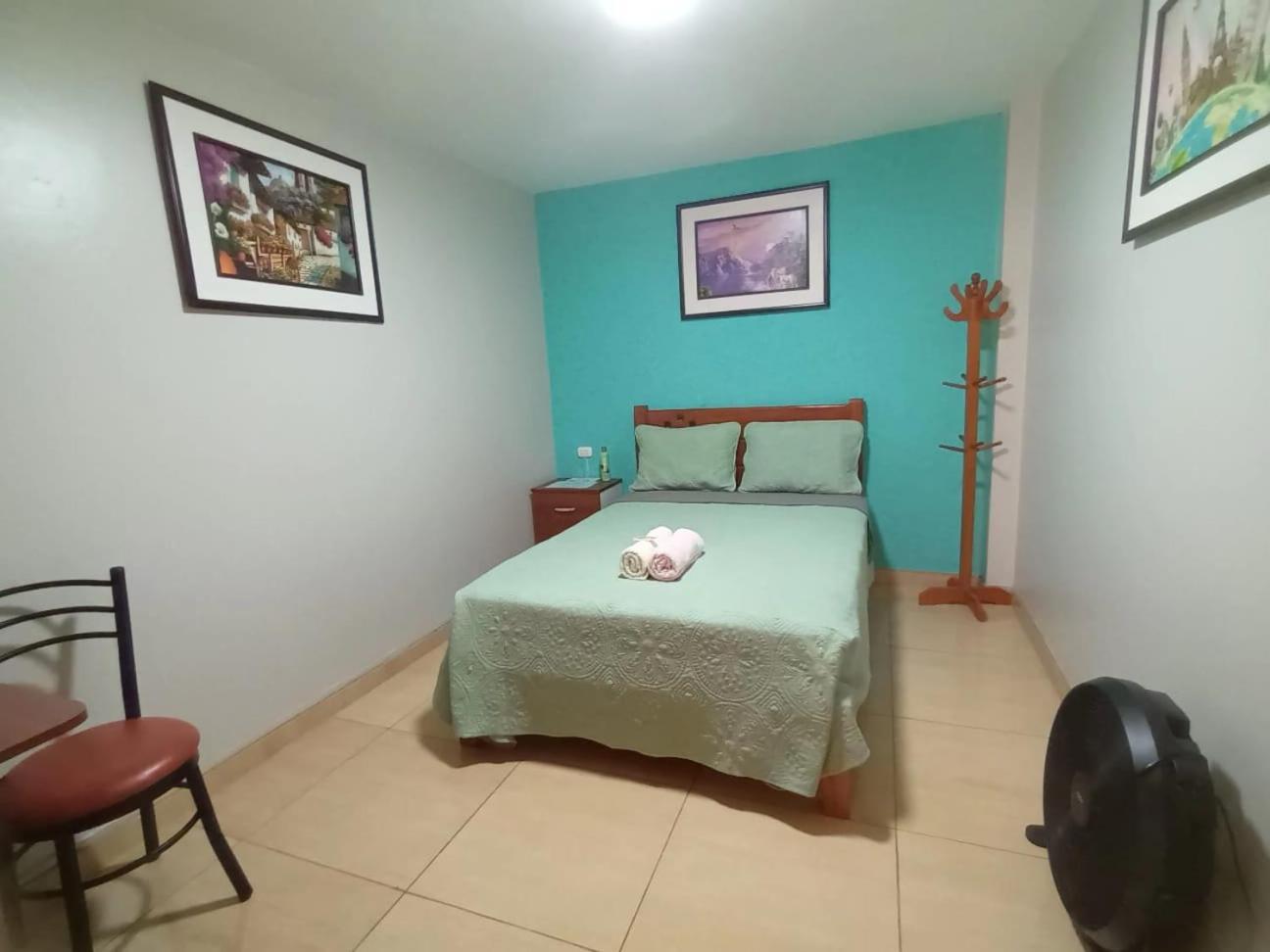 Right Across From The Airport - Free Shuttle - A Y J Familia Apartamento Lima Exterior foto