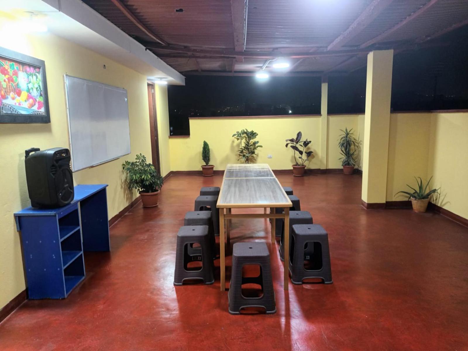 Right Across From The Airport - Free Shuttle - A Y J Familia Apartamento Lima Exterior foto