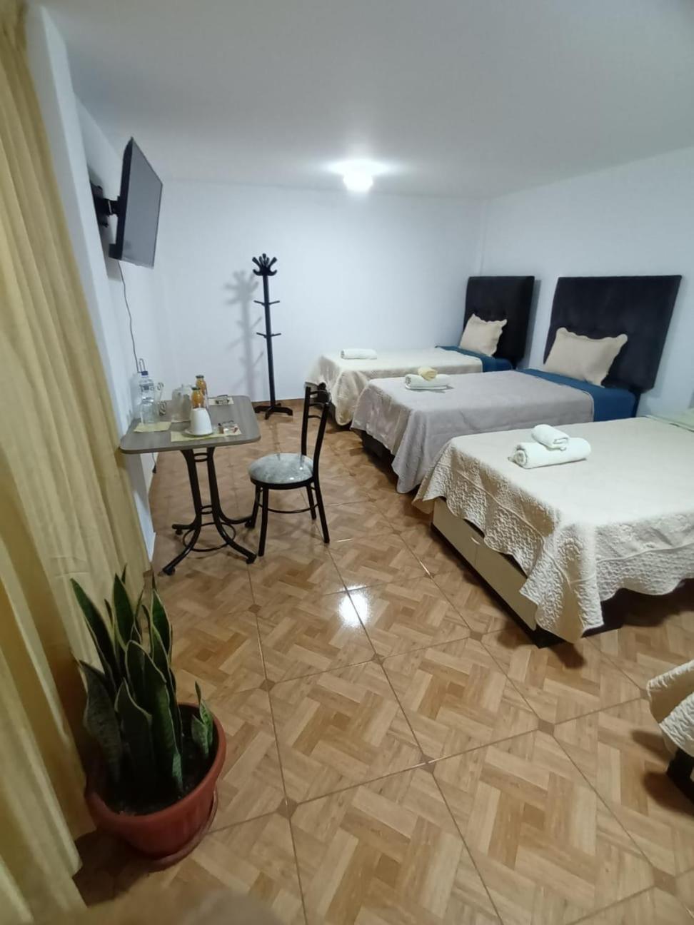 Right Across From The Airport - Free Shuttle - A Y J Familia Apartamento Lima Exterior foto