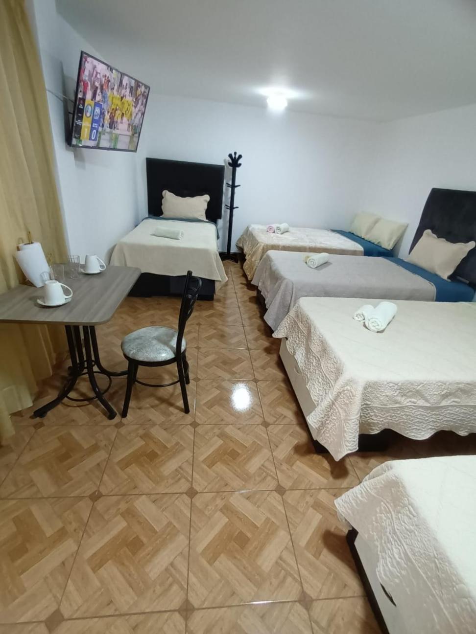 Right Across From The Airport - Free Shuttle - A Y J Familia Apartamento Lima Exterior foto