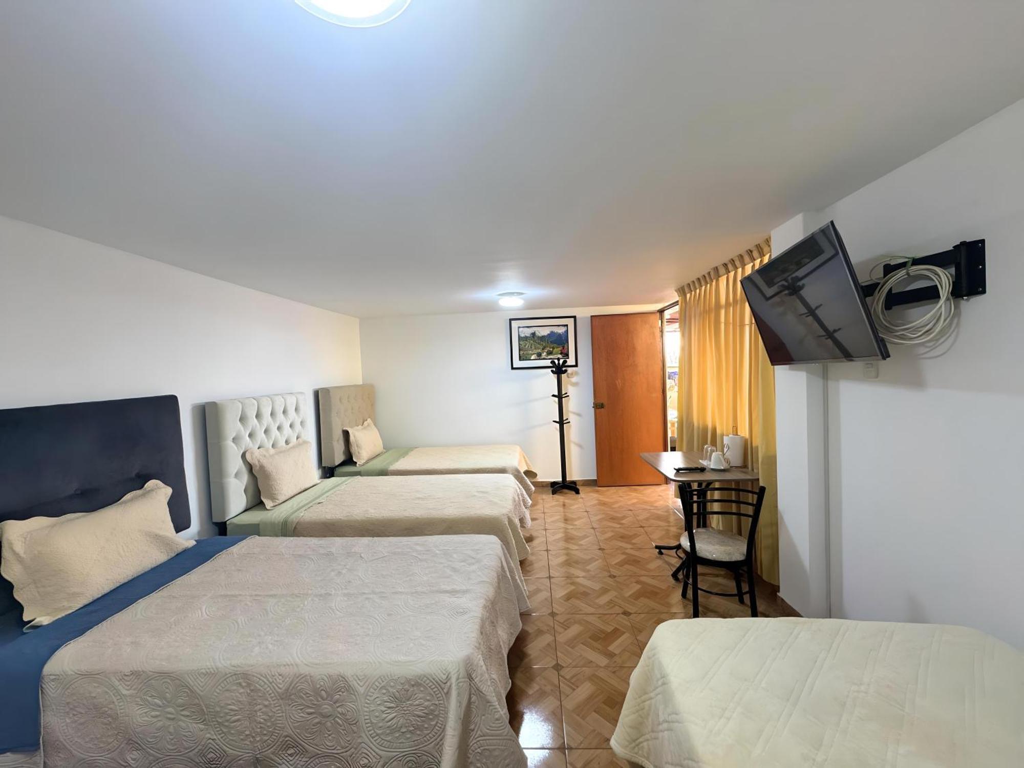 Right Across From The Airport - Free Shuttle - A Y J Familia Apartamento Lima Exterior foto