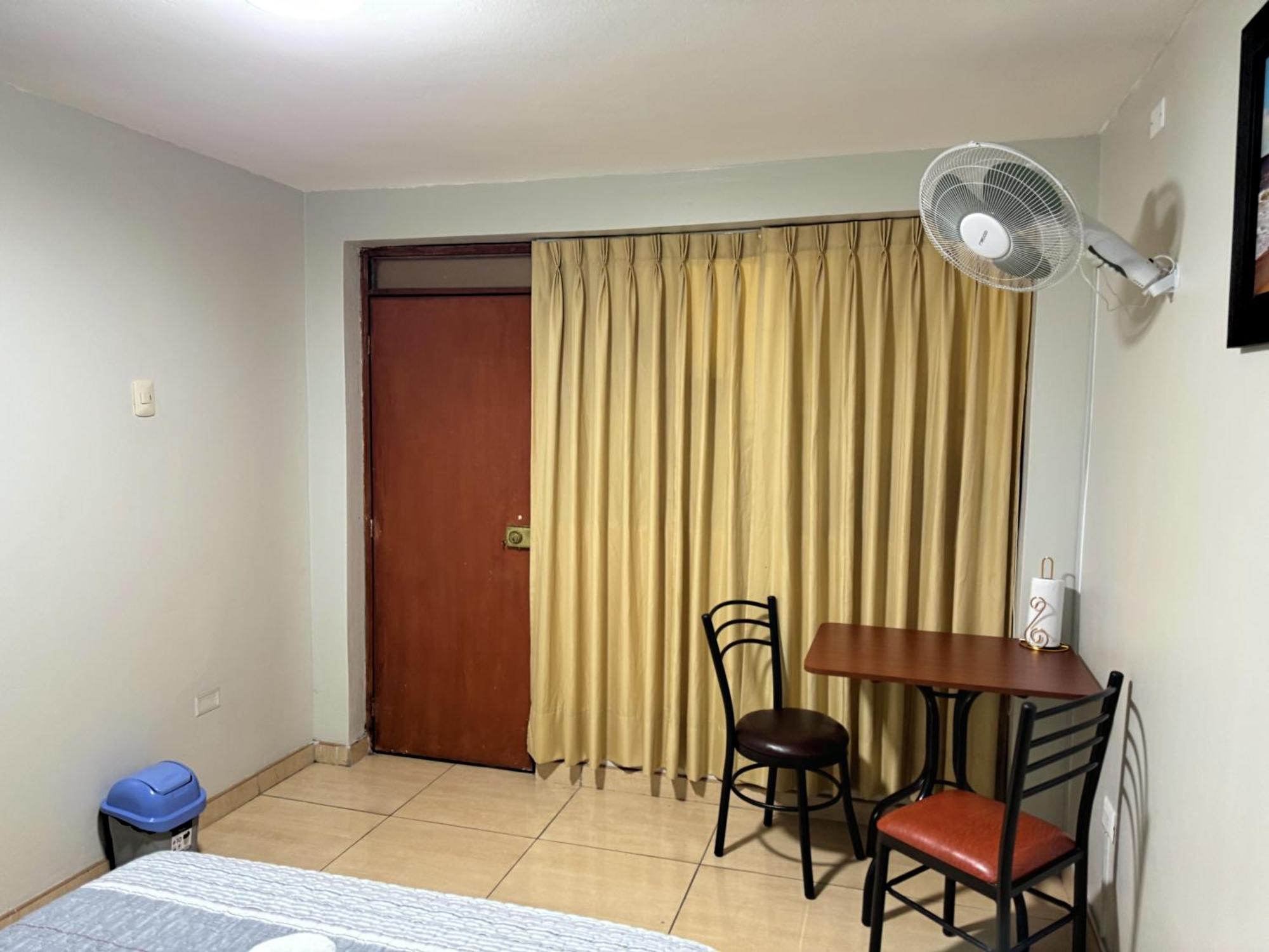 Right Across From The Airport - Free Shuttle - A Y J Familia Apartamento Lima Exterior foto