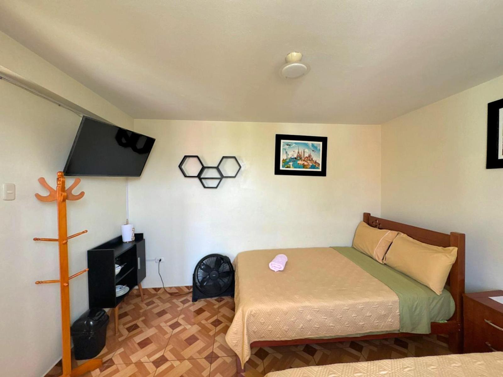 Right Across From The Airport - Free Shuttle - A Y J Familia Apartamento Lima Exterior foto